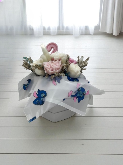 Flower box urodzinowy w kształcie serca